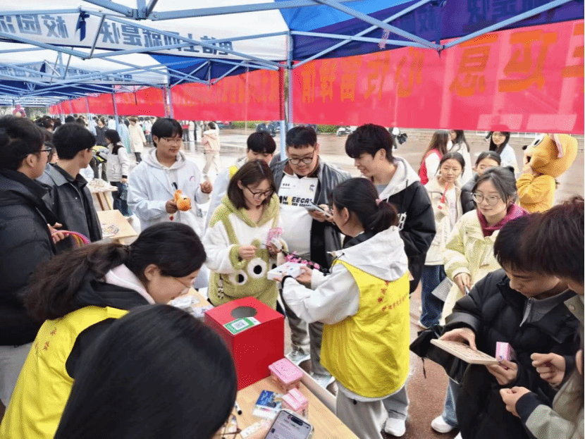 �չ˻�ʿѧԺ��չ�����´�������� �׷澫�������С��׷����������ʵ��ϵ���˶�